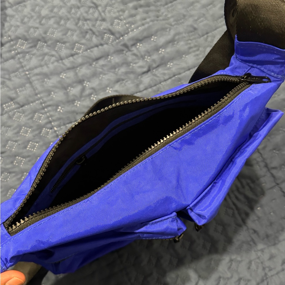 Medium Cargo Crossbody